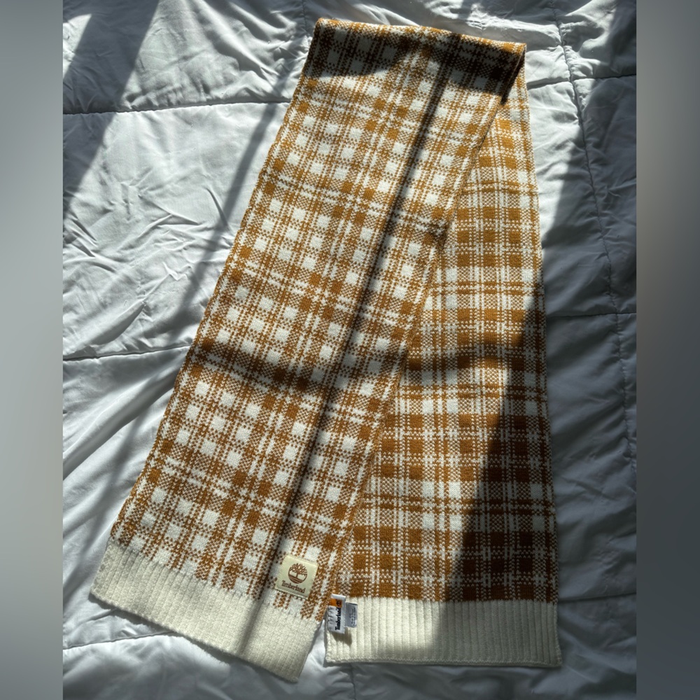 Timberland Women’s Minimalist Plaid Knit Scarf in Cream and Rust